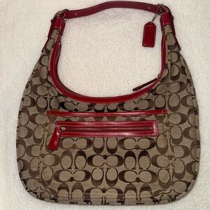 VINTAGE COACH PURSE IN EXCELLENT CONDITION